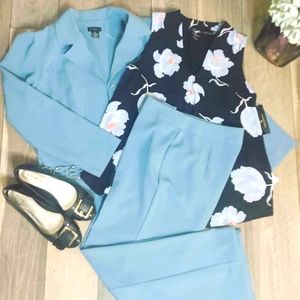 2 pc light blue Courtenay suit sz 10